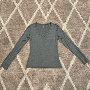 Express Supersoft Fitted V-Neck Long Sleeve Tee Gray Medium